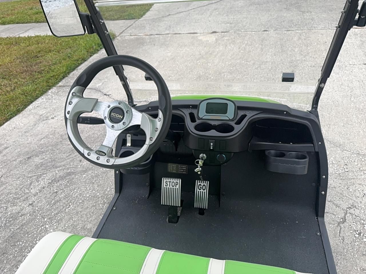 2022 ICON I40 Golf Cart - Image 7
